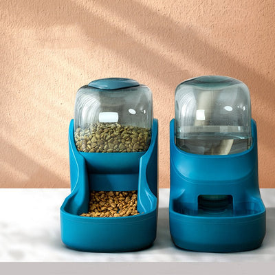 Automatic drinking fountain feeder in green and blue for pets, featuring a large capacity and anti-overturning design.